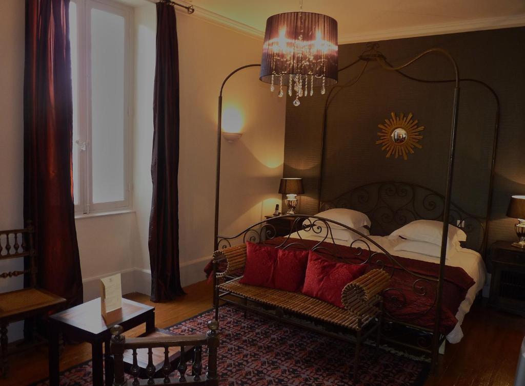 Manoir Le Roure & Spa Chateauneuf-du-Rhone Room photo